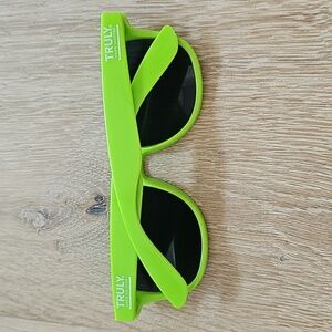 NWOT Truly Hard Seltzer Unisex Sunglasses